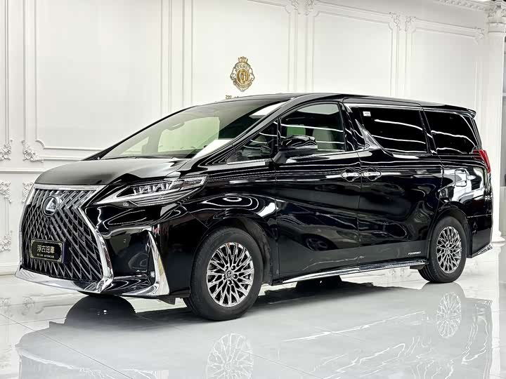 Lexus LM