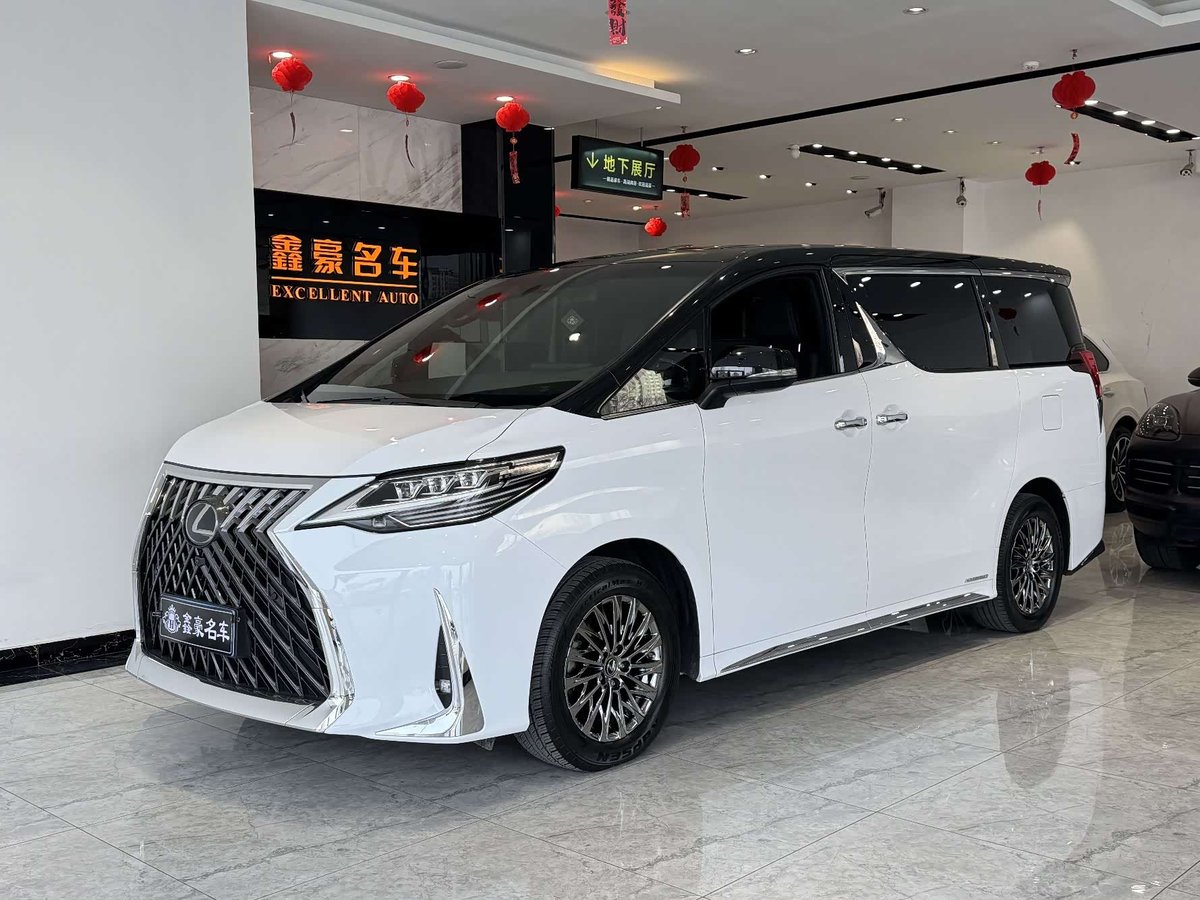 Lexus LM