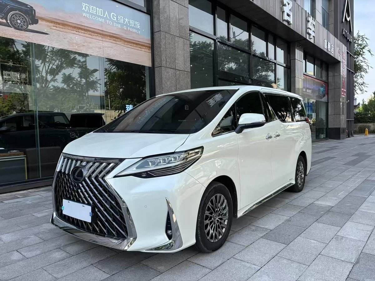Lexus LM