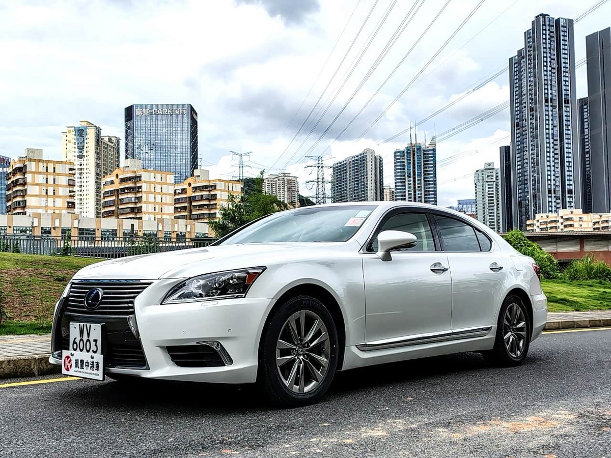 Lexus LS
