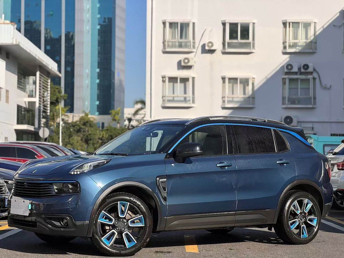 Lynk & Co 01