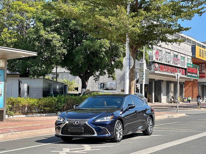 Lexus ES
