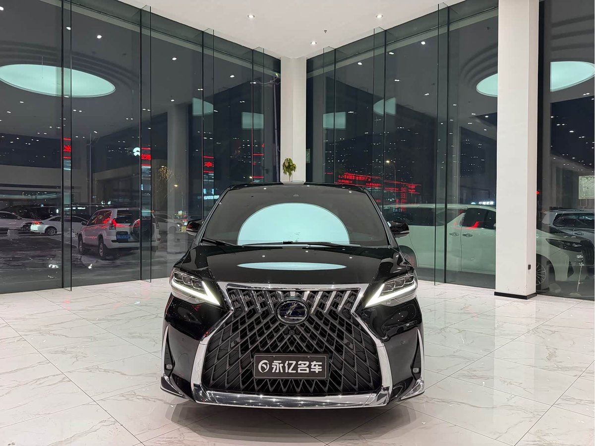 Lexus LM