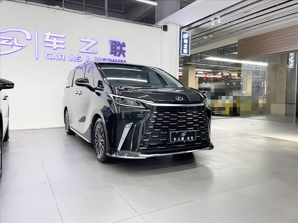 Lexus LM