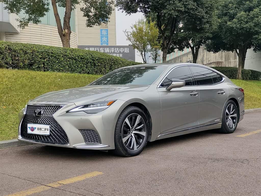 Lexus LS