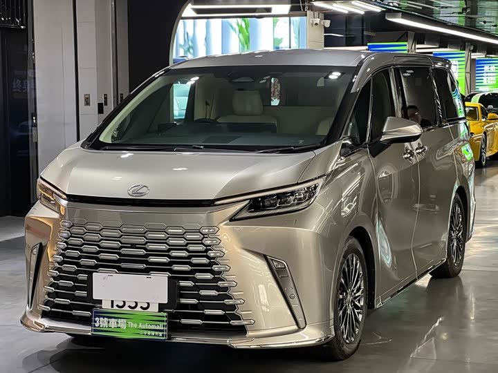 Lexus LM