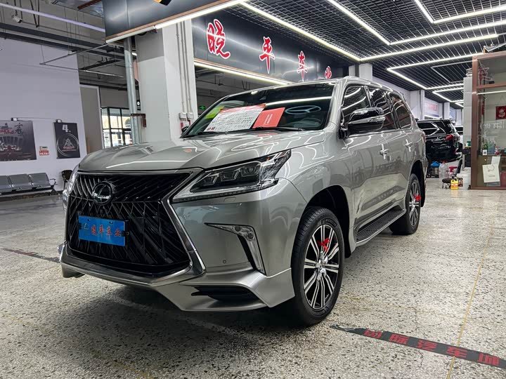 Lexus LX
