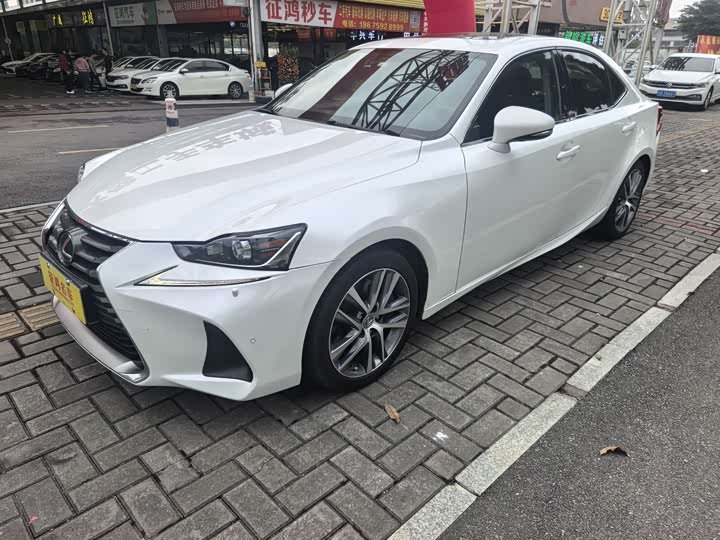 Lexus IS