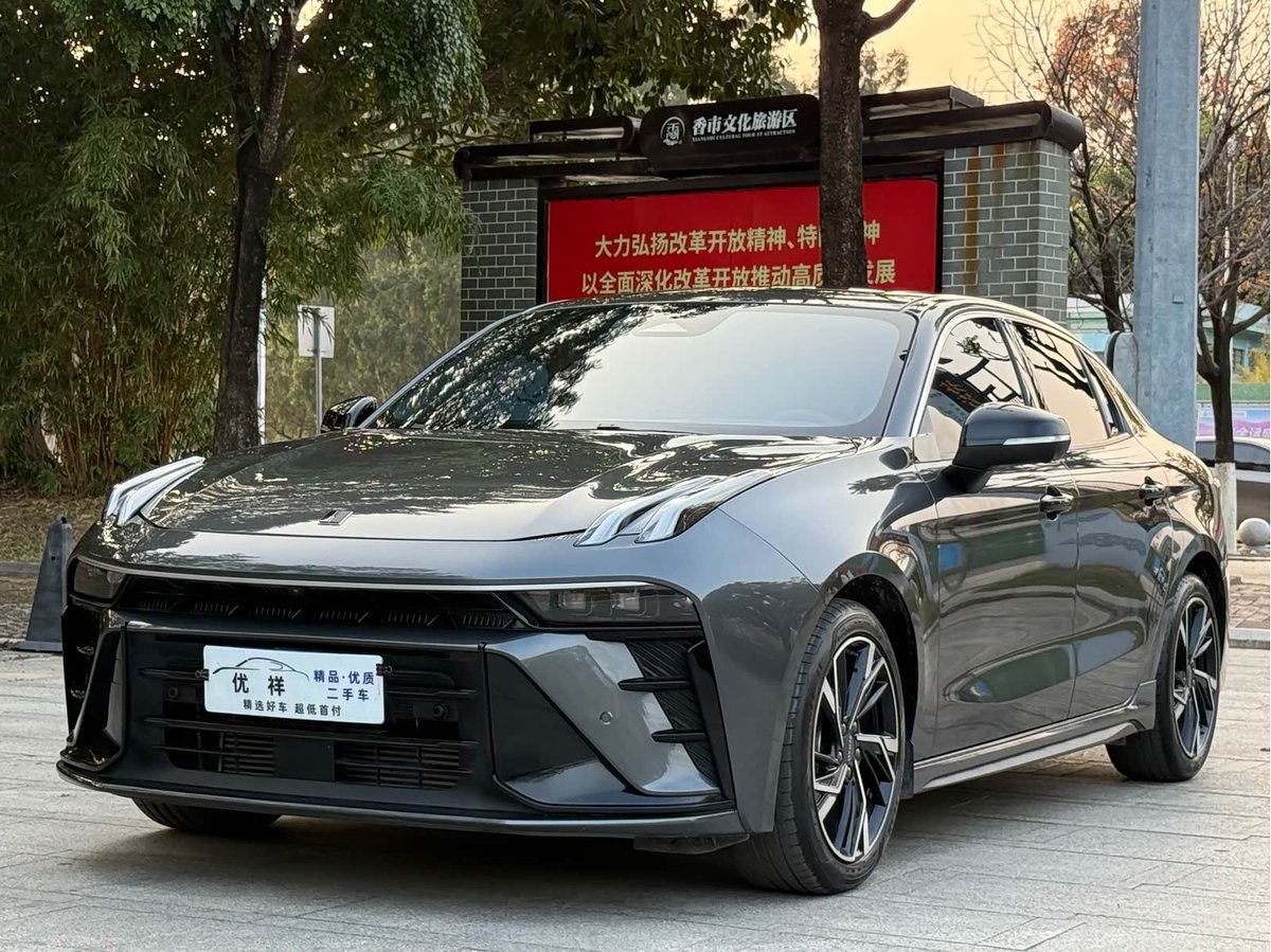 Lynk & Co 03
