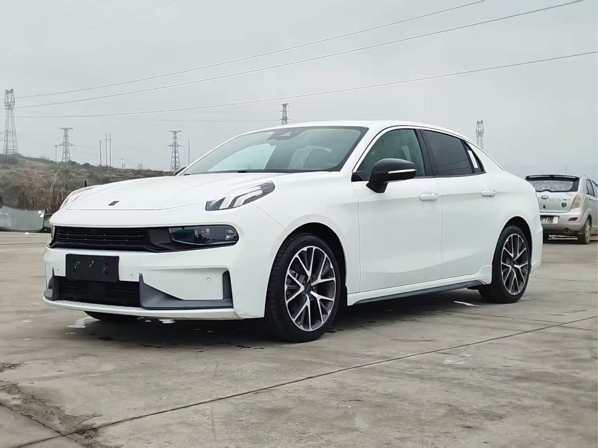 Lynk & Co 03