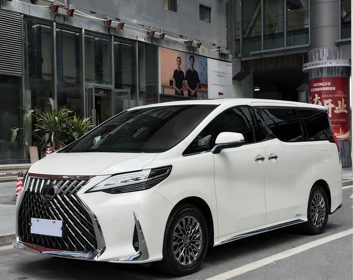 Lexus LM