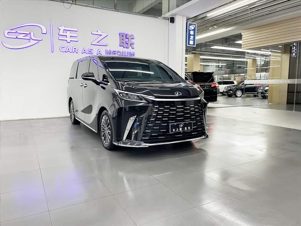 Lexus LM