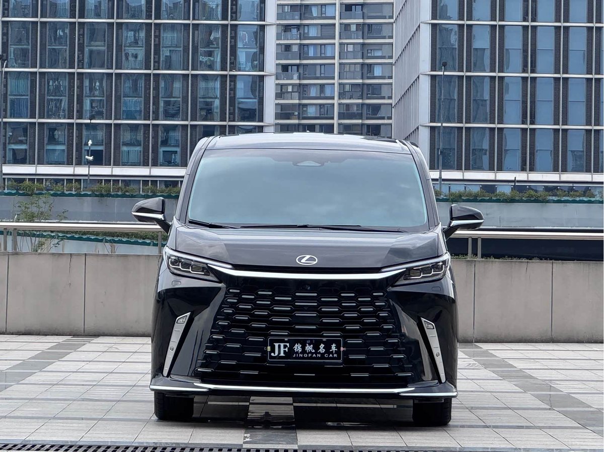 Lexus LM