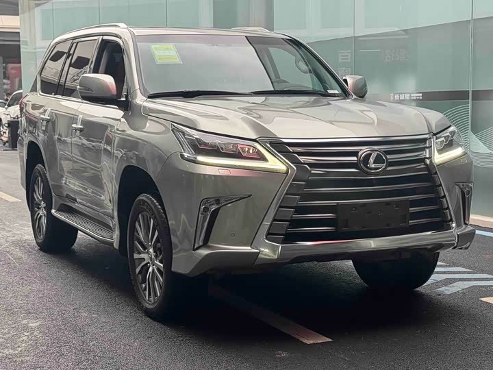Lexus LX