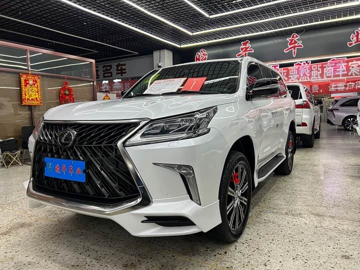 Lexus LX