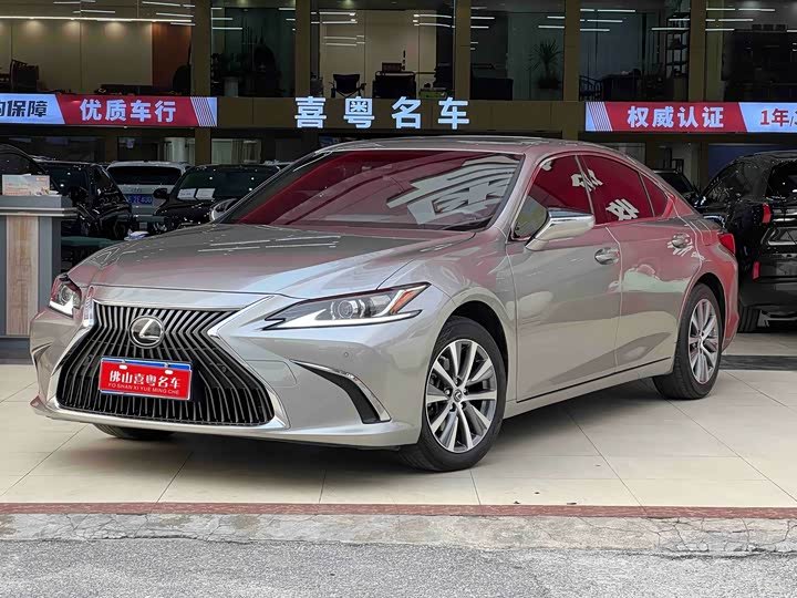 Lexus ES