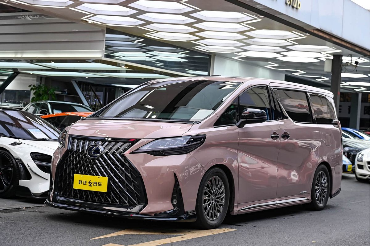 Lexus LM
