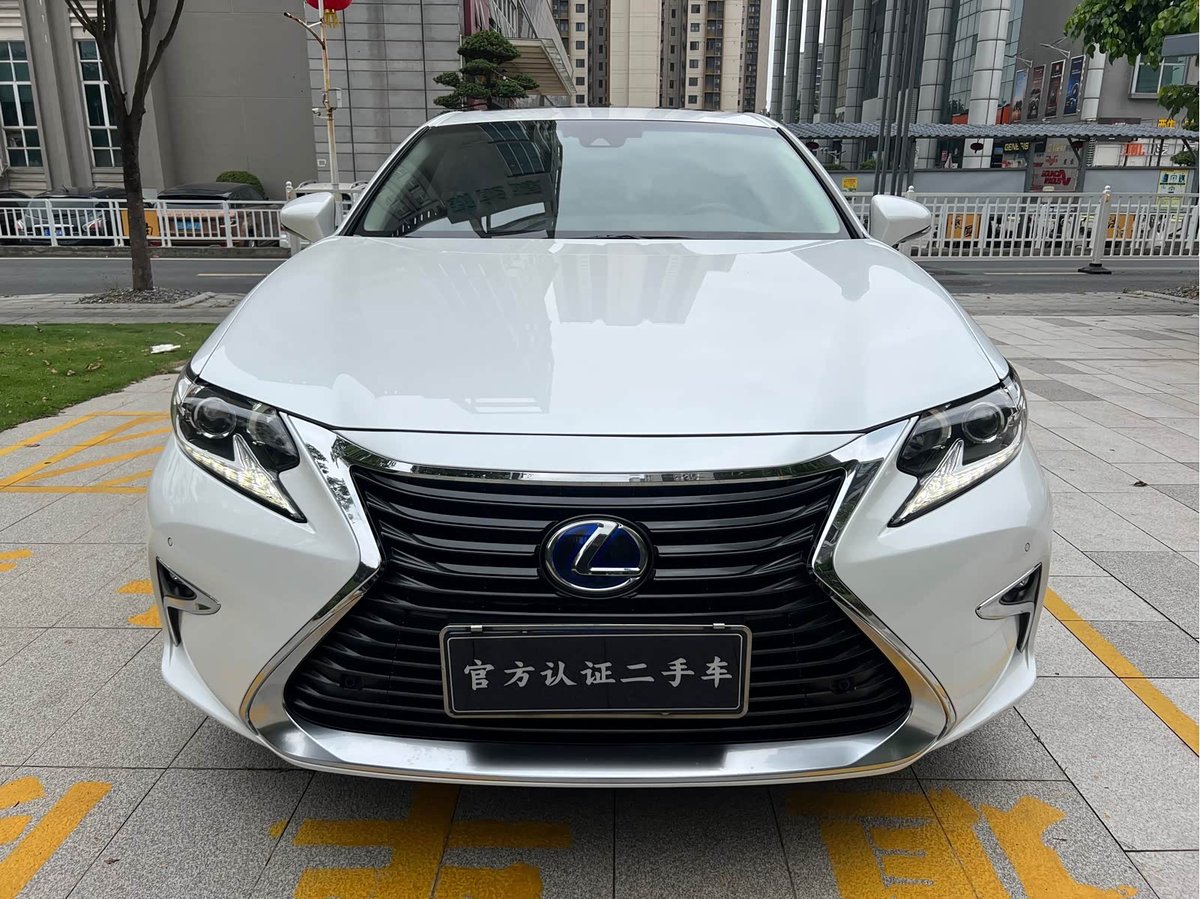 Lexus ES