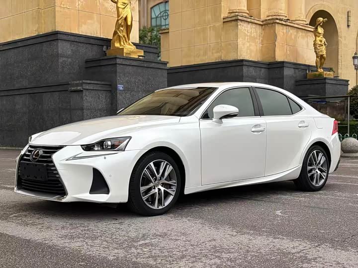 Lexus IS
