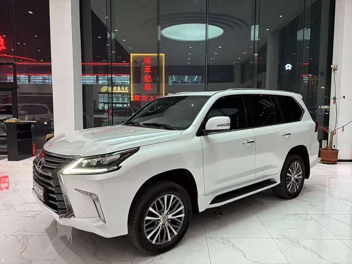 Lexus LX