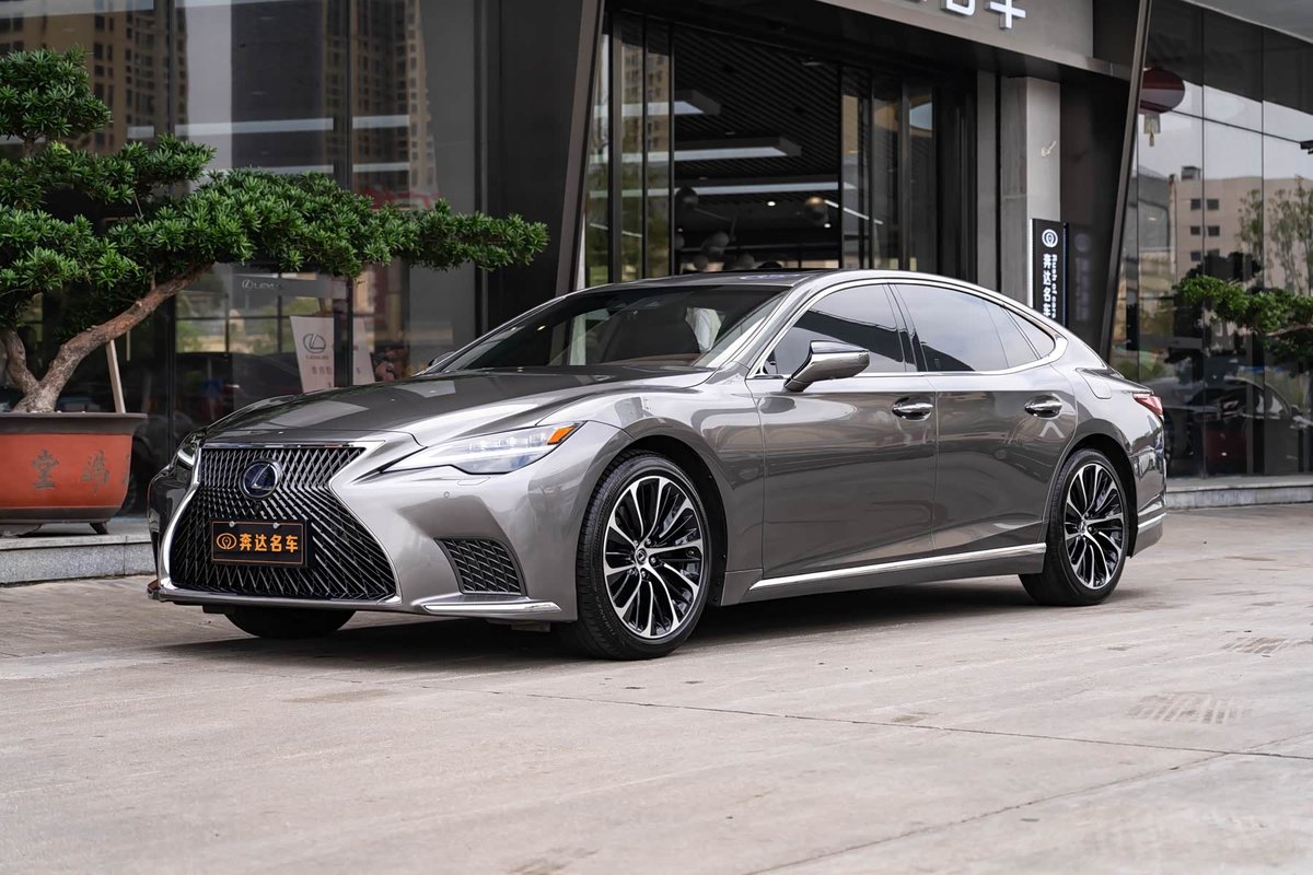 Lexus LS
