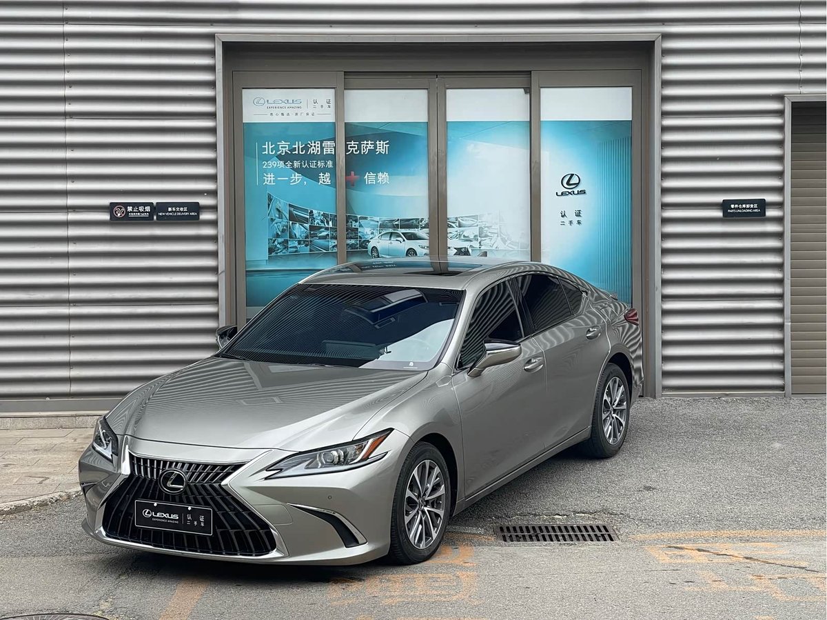 Lexus ES