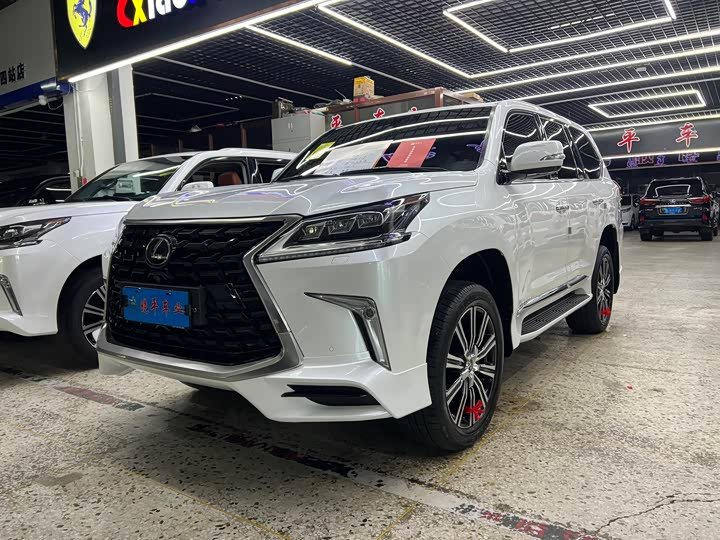 Lexus LX