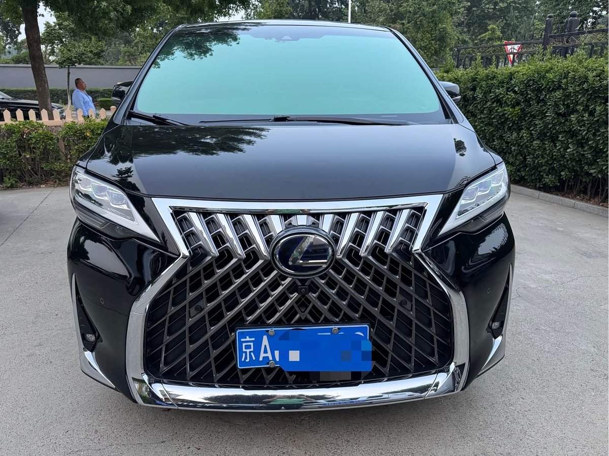 Lexus LM