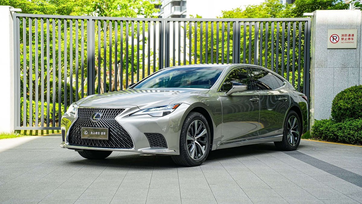 Lexus LS