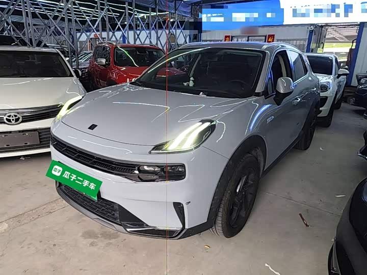 Lynk & Co 06