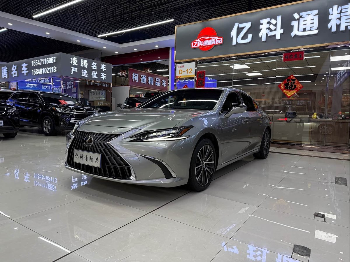 Lexus ES
