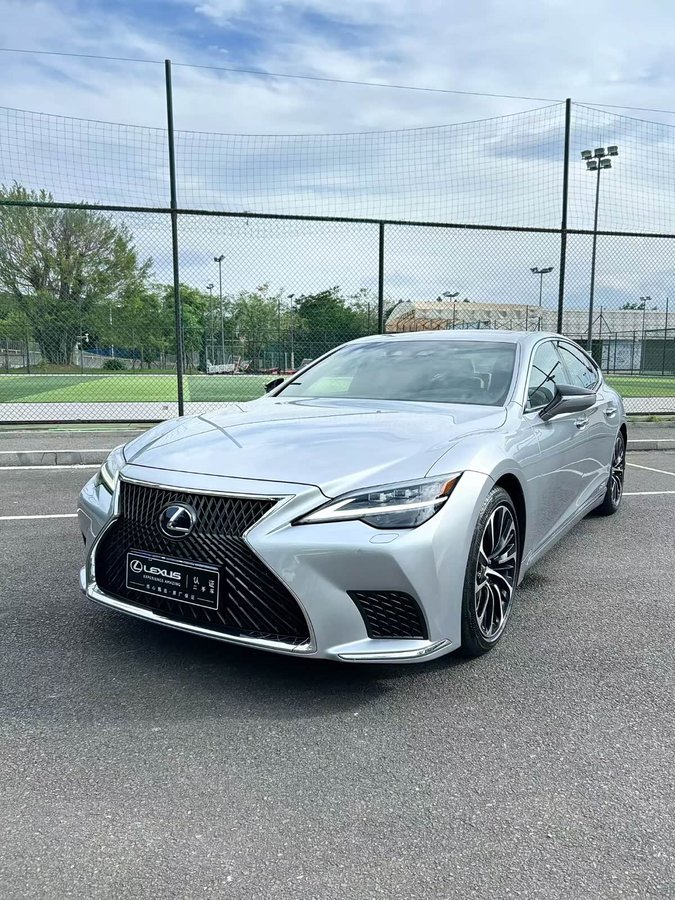 Lexus LS