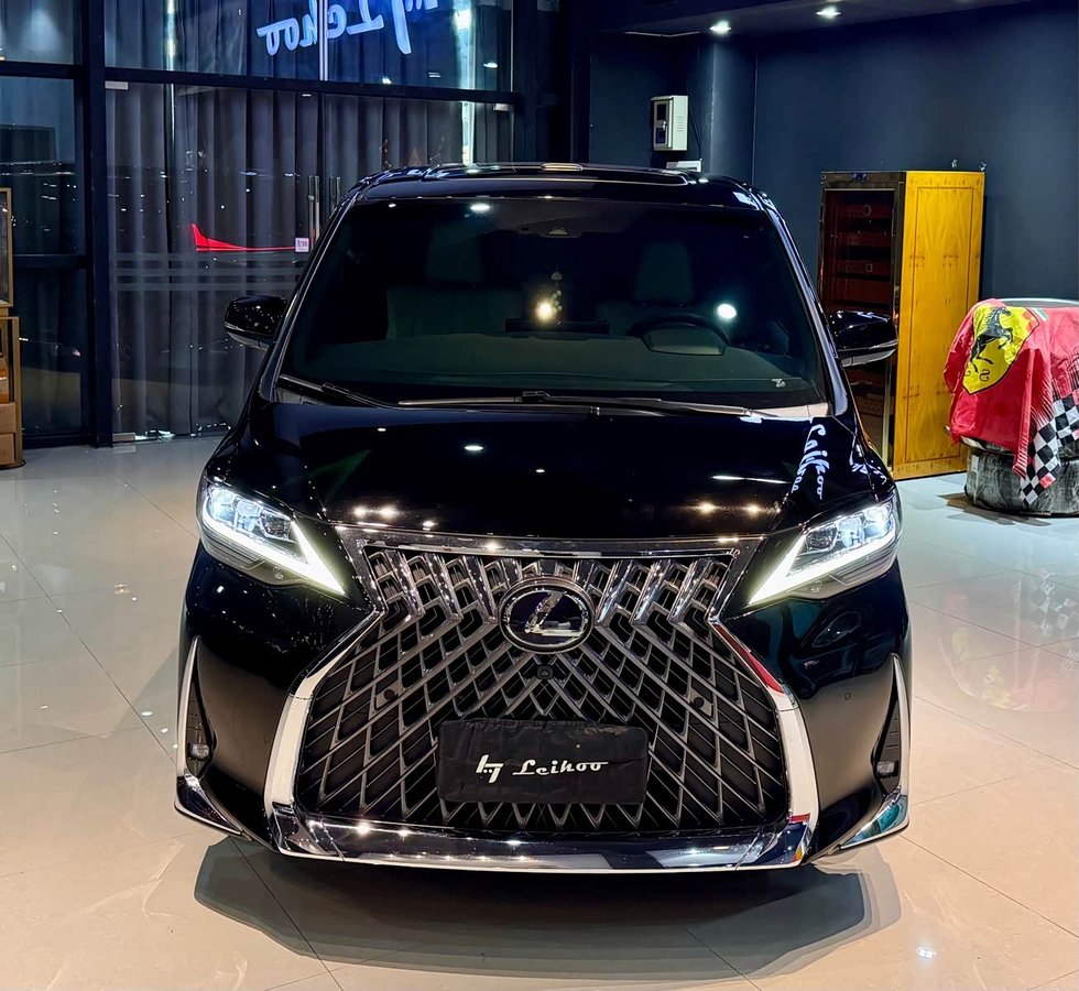 Lexus LM