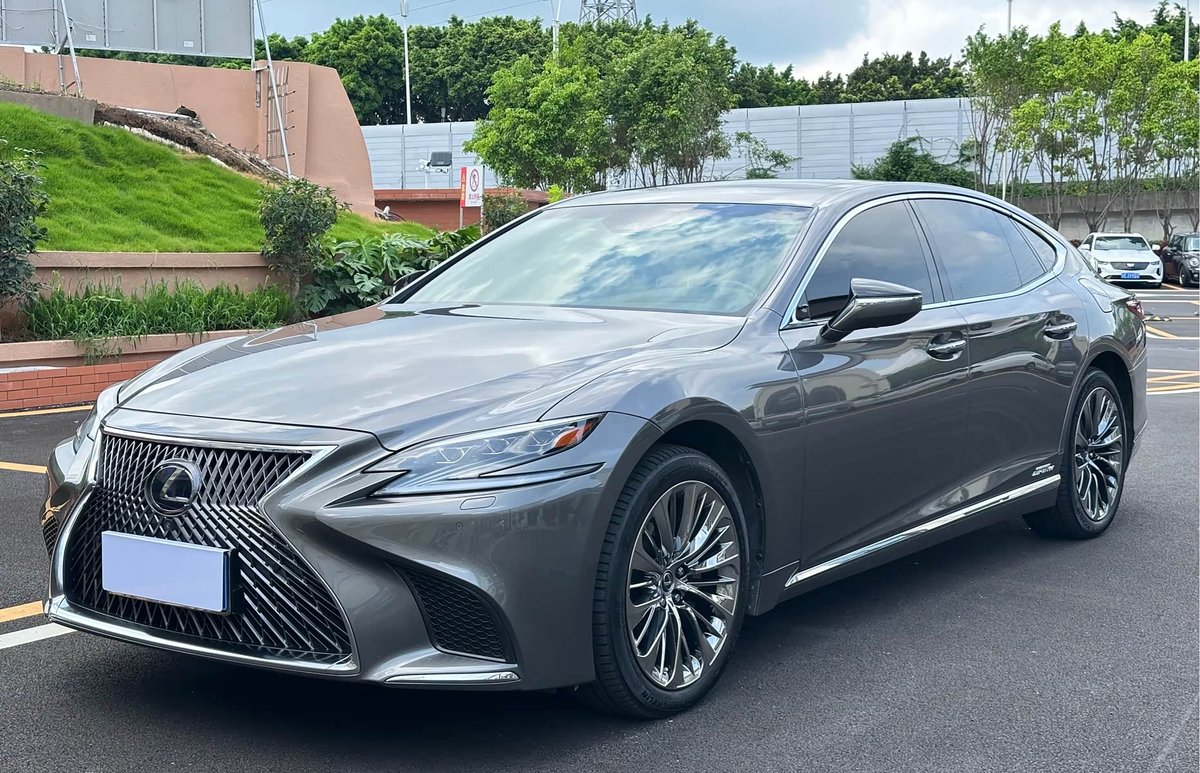 Lexus LS