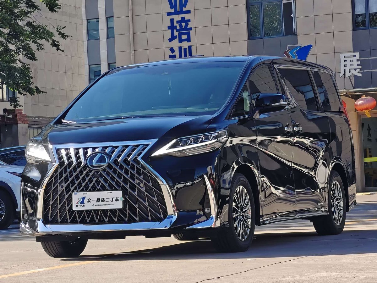 Lexus LM