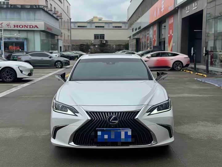 Lexus ES