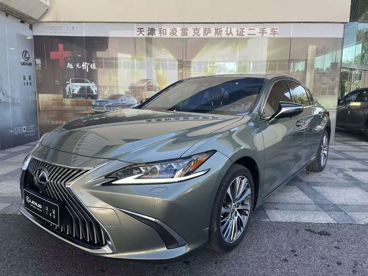Lexus ES