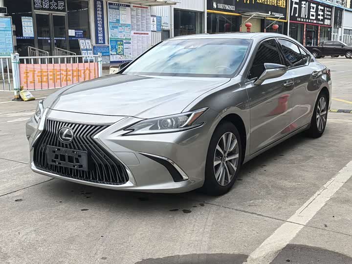 Lexus ES