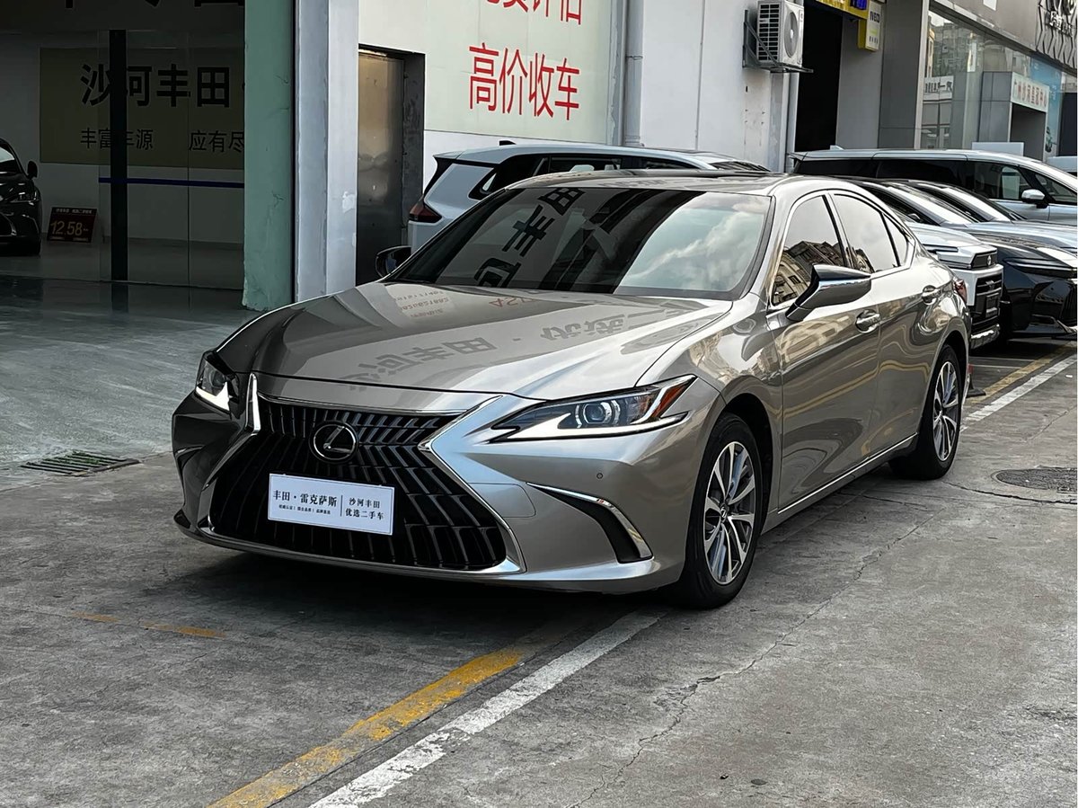 Lexus ES