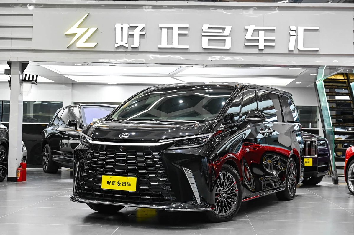 Lexus LM