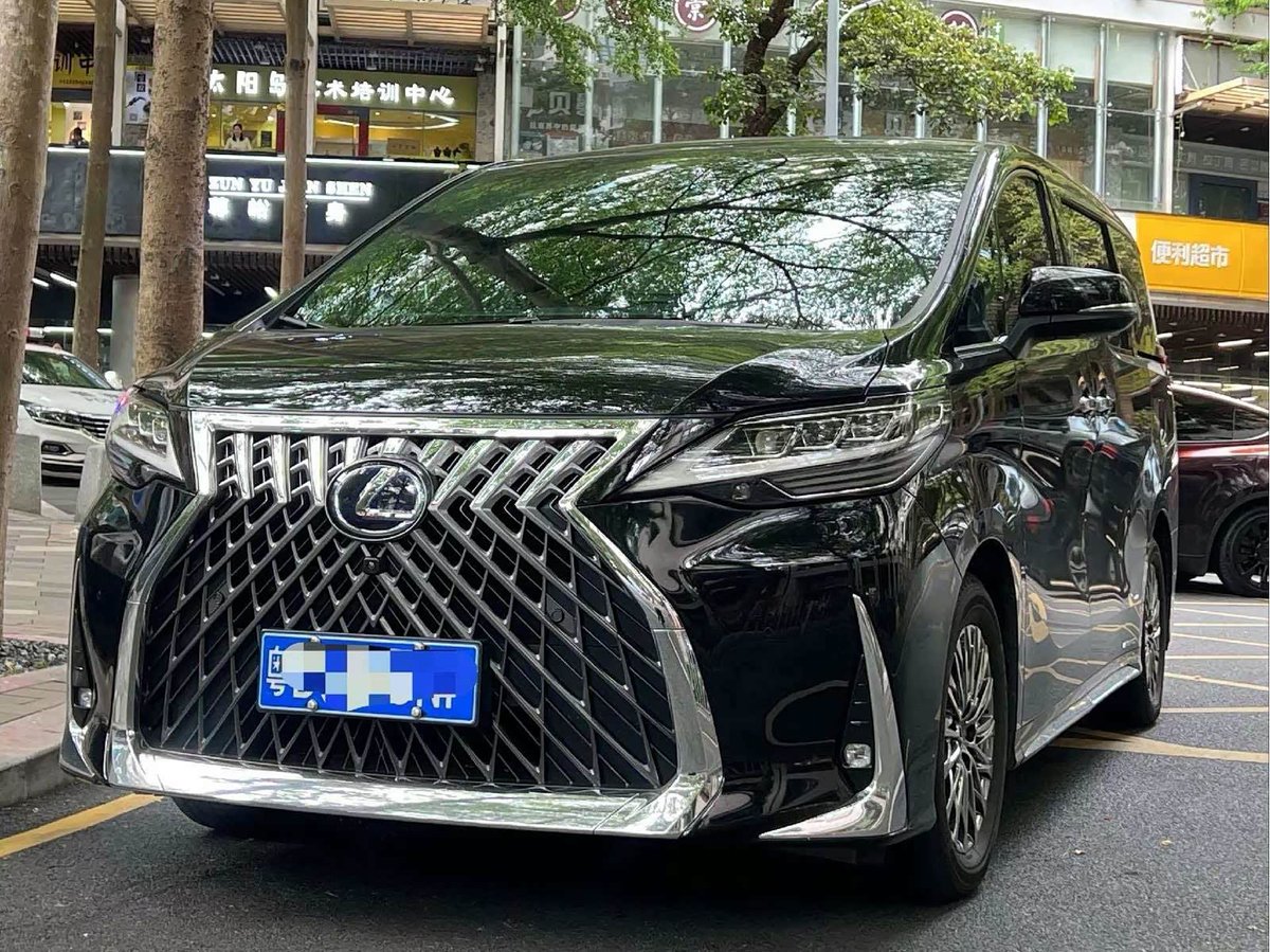 Lexus LM