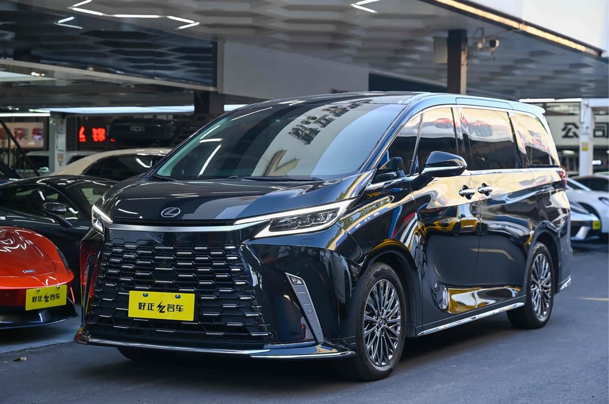 Lexus LM