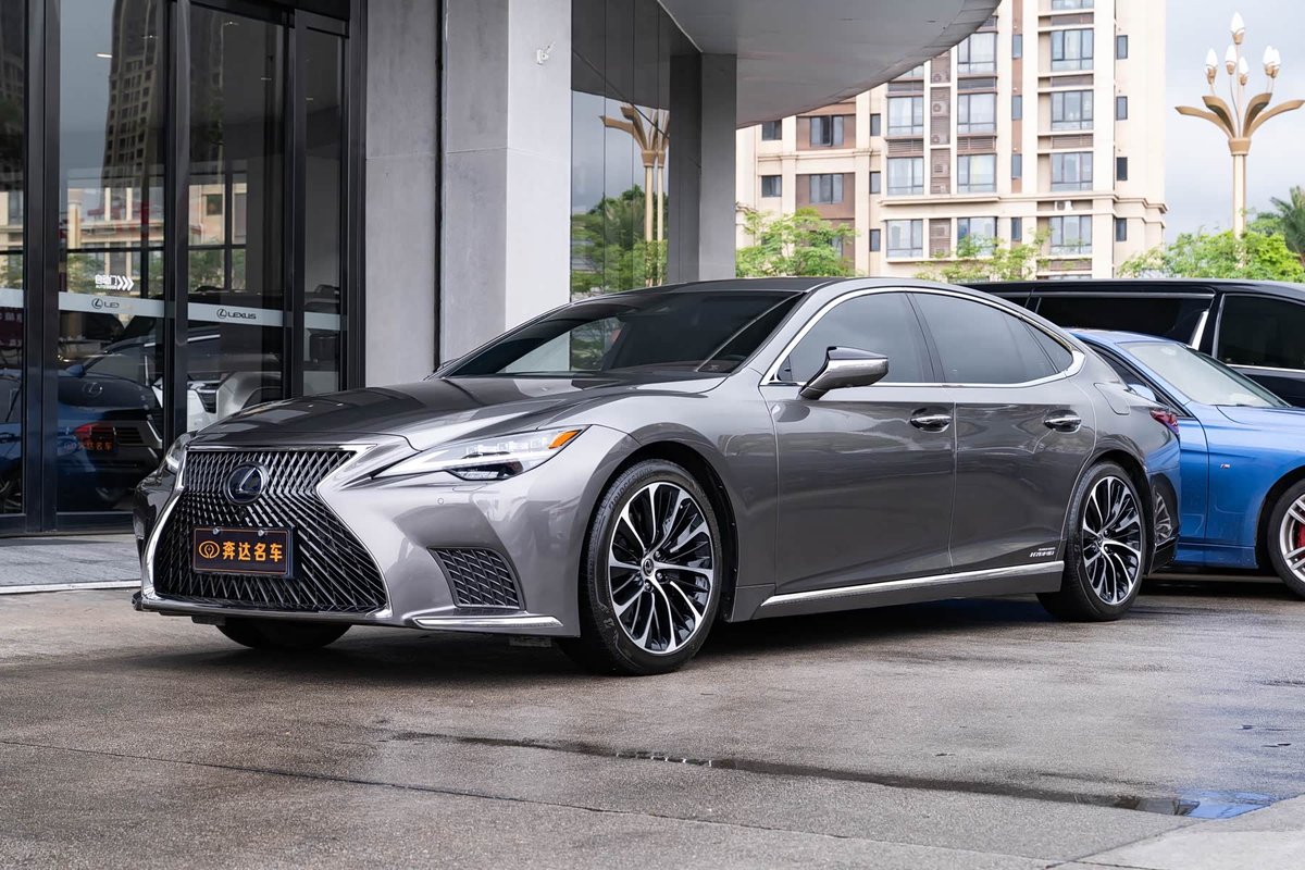 Lexus LS