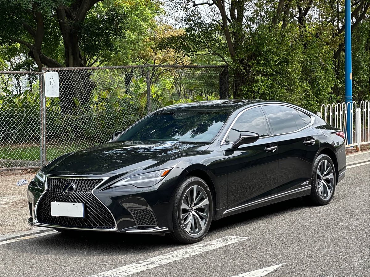 Lexus LS