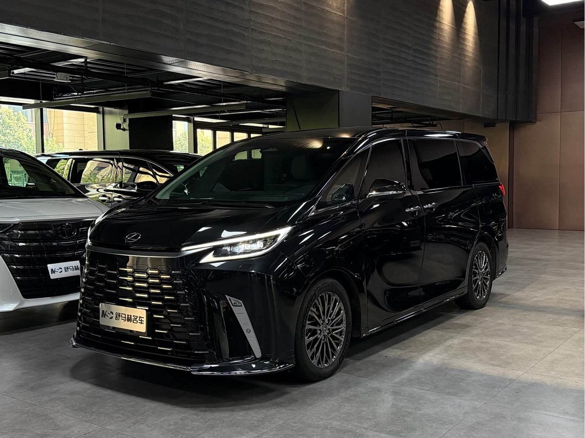 Lexus LM