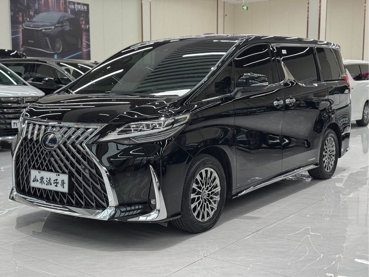 Lexus LM