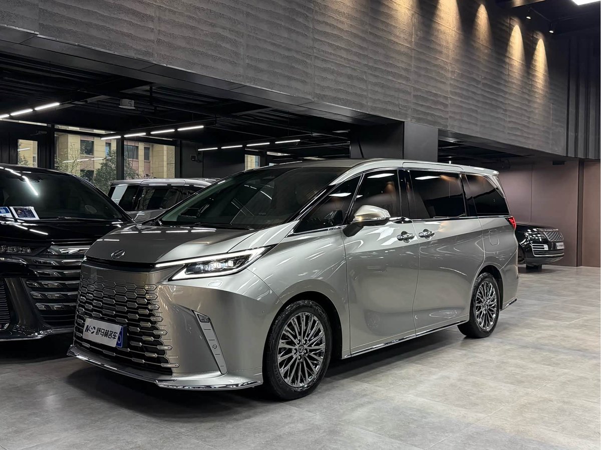 Lexus LM