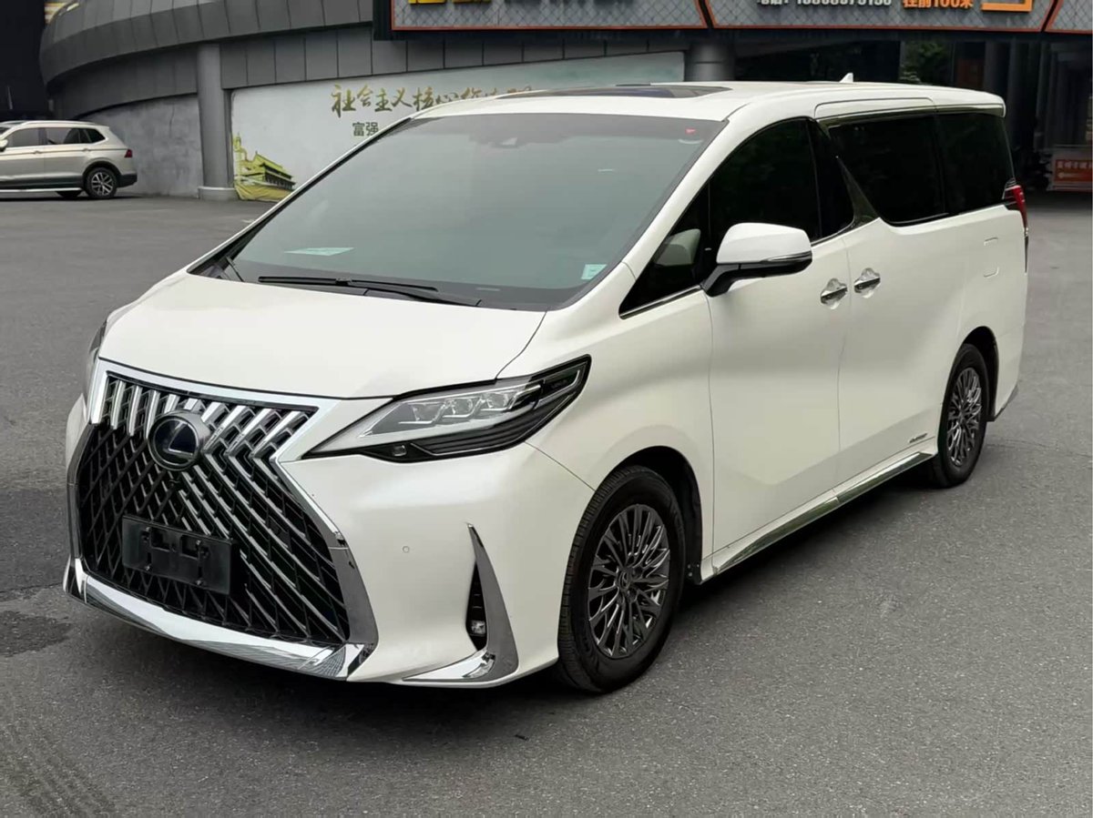 Lexus LM