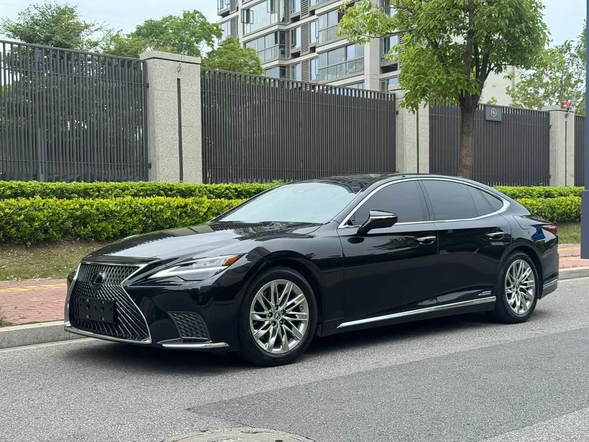 Lexus LS