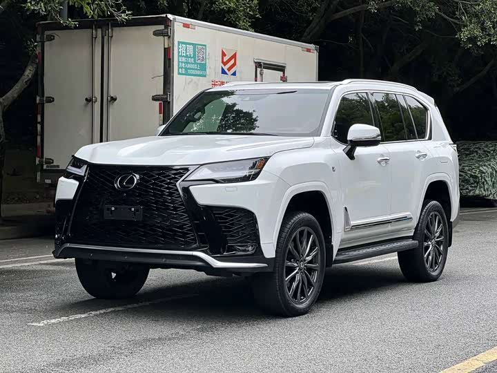 Lexus LX